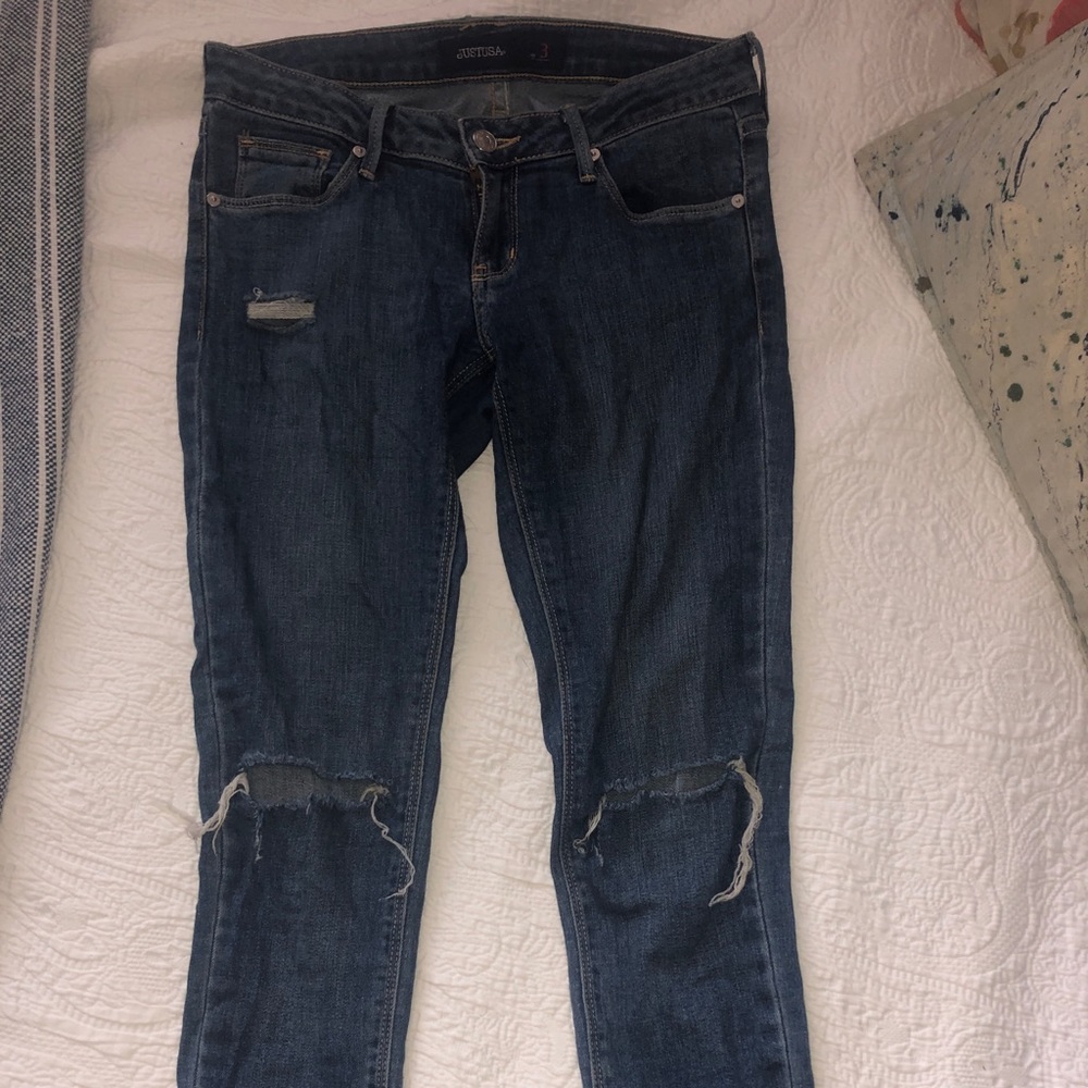 Skinny fit blue jeans.